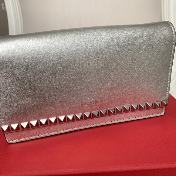 AUTH VALENTINO GARAVANI CLUTCH SILVER ROCKSTUD - Picture 2 of 6